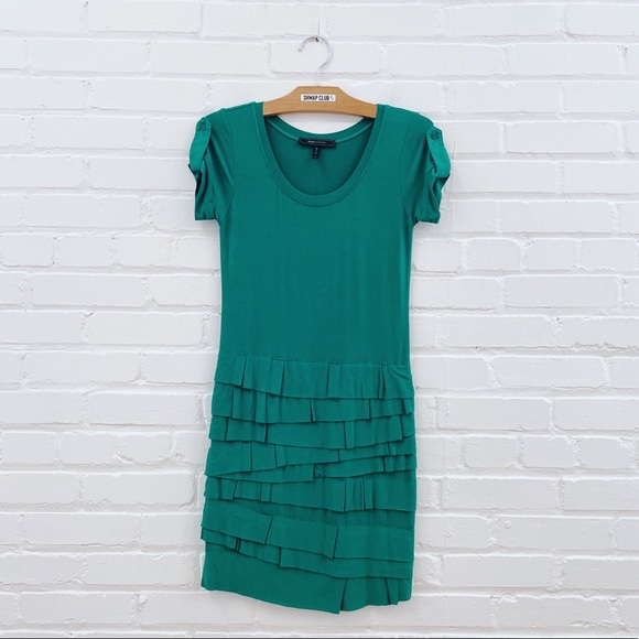 BCBG MAXAZRIA green jersey stretch dress ruffled layered - Picture 1 of 5